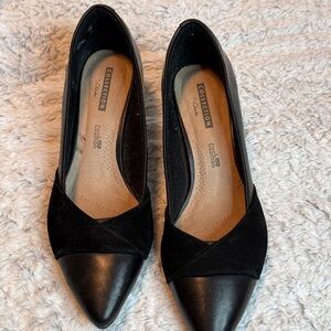 Clarks Black Pointed-Toe Mixed-Material Flats